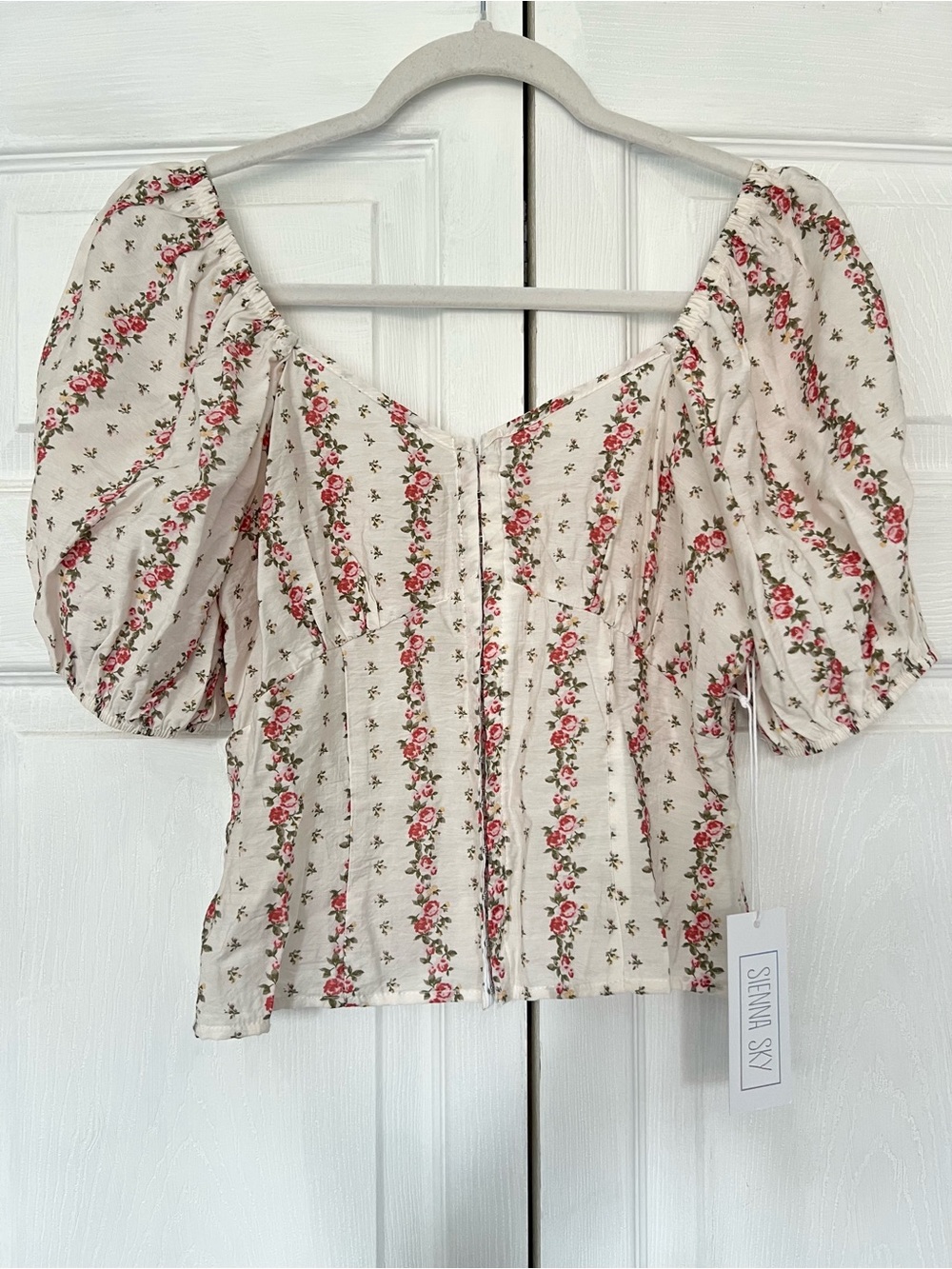 Sienna Sky Rose Print Puff Sleeve Floral Top M, Boho Cottage Core NWT
